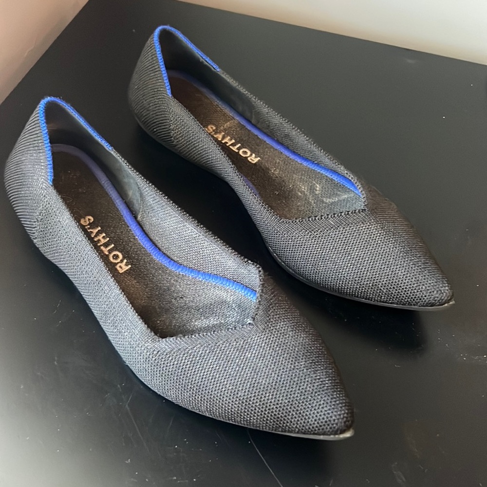 Black Pointed Toe Rothy’s
